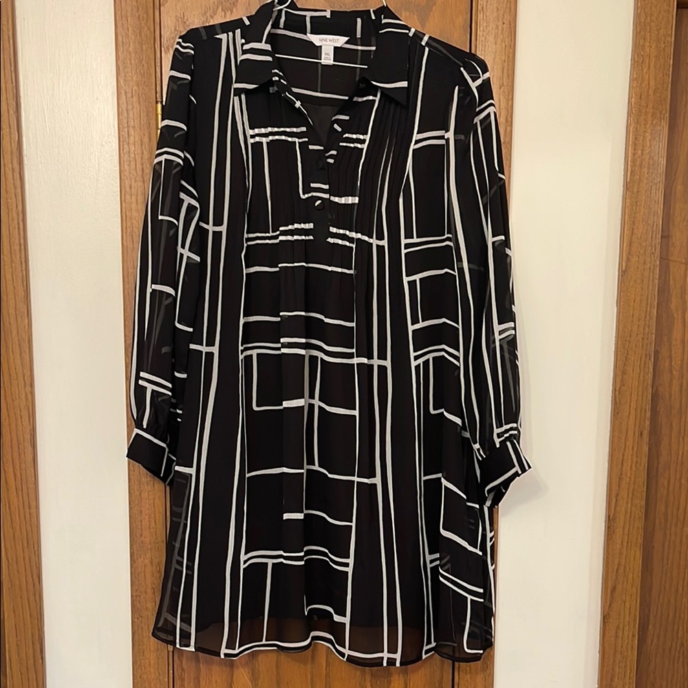 Nine West Black and White Relaxed Mini Dress with Notched Collar